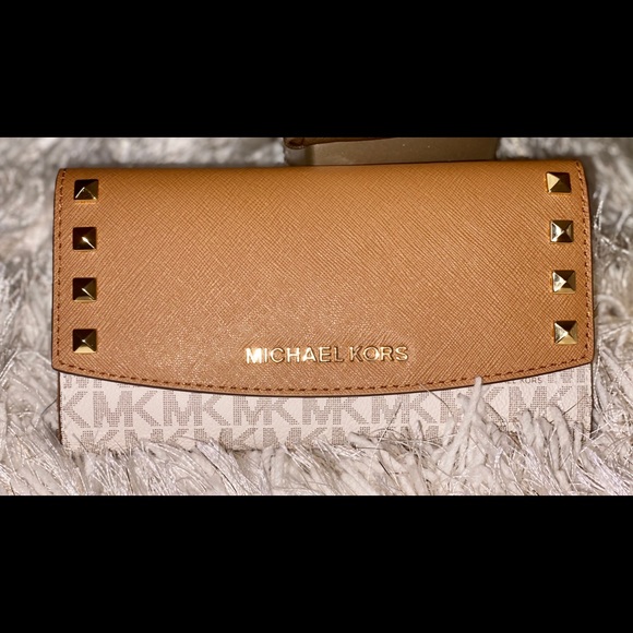 Beige Michael Kors Wallet - Picture 1 of 4
